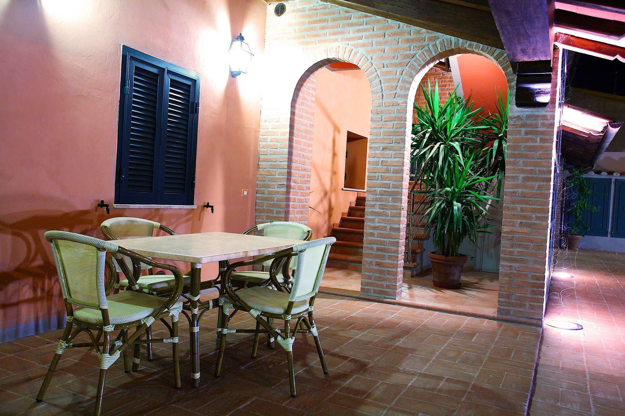 Residenze L'Uncinaia Holiday House Perugia Exterior foto